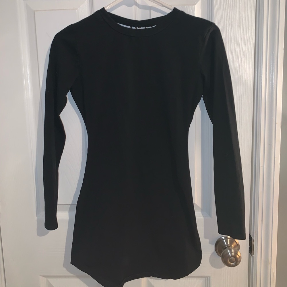 a cute tight black dress with a chain opening